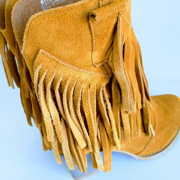 Miss & Mr. Foot Women's Fringe Suede Ankle Boots - Picture 9 of 14